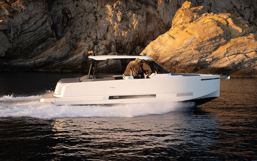 Barco cabinado intraborda - D36  - De Antonio Yachts - bimotor / open / con consola central