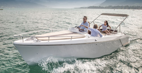 Cabin-cruiser eléctrico - Pehn eVARIO 660 - PEHN Bootsbau - intraborda