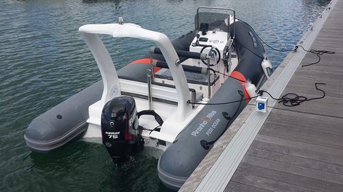 Embarcación neumática fueraborda - Piranha P550 Ocean - Piranha Ribs Ltd - RIB / con consola central / con roll-bar