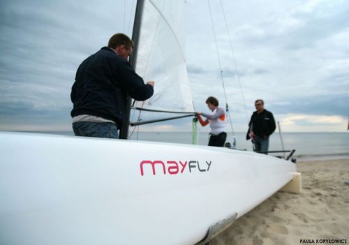 Catamarán deportivo de regata - MAYFLY A-CAT - eXploder Cats - individual / con un trapecio / clase A