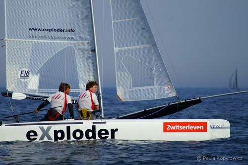 Catamarán deportivo de regata - EXPLODER F18 - eXploder Cats - con dos trapecios / F18