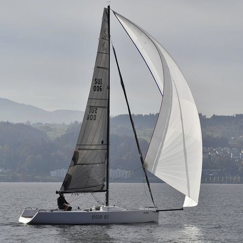 Velero day-sailer - 850 LE - Esse Boats - velero de quilla deportivo / de carbono / con bauprés