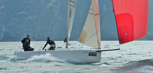 Velero day-sailer - 850 - Esse Boats - velero de quilla deportivo / con 1 camarote / de carbono