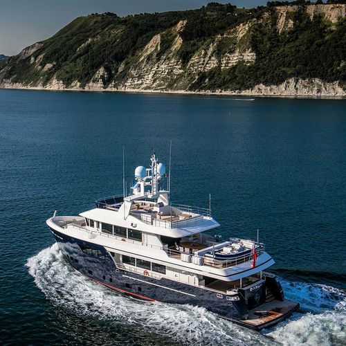 Superyate de crucero - BABBO - Cantiere Delle Marche - raised pilothouse / con 5 camarotes