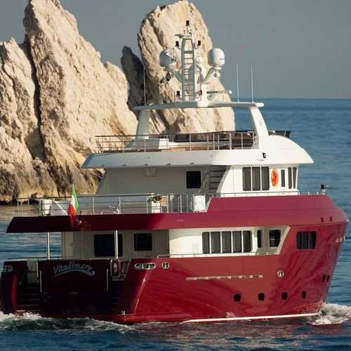 Yate a motor de crucero - VITADIMARE  - Cantiere Delle Marche - con fly