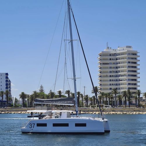 catamarán - Aventura Yachts