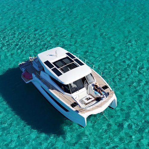 Barco cabinado catamarán - 38 Sedan - AVENTURA YACHTS - intraborda / con fly / de crucero costero