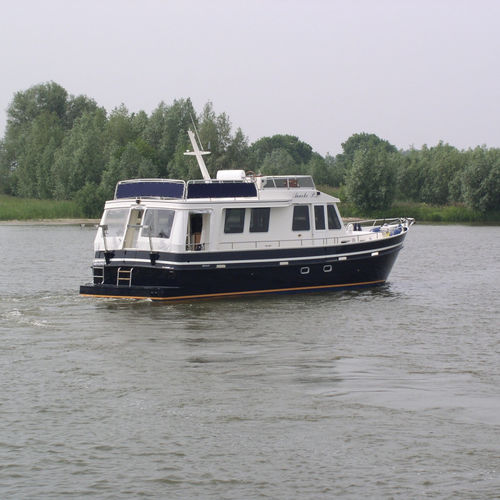 Trawler intraborda - 1320 AD - De Alm  - con fly / de acero