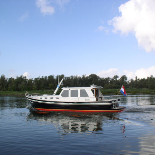 Barco cabinado intraborda - 1220  - De Alm  - con caseta de timón / fluvial / de acero