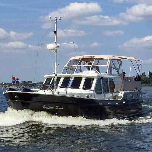 Barco cabinado intraborda - 1330  - De Alm  - con fly / fluvial