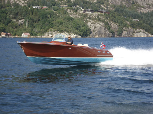 Runabout clásico - 26R - Dolvik  - stern-drive / diésel / bimotor