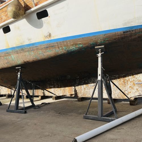 Cuna para barco a motor - CIF Ton.20 o Ton.30 o Ton.50 h. 18/30 - Naval Tecno Sud - para velero / soporte de inclinación fija