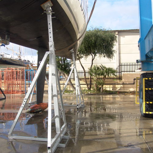 Cuna para barco a motor - CIR Ton.7 h. 10/15 - Naval Tecno Sud - para velero / inclinación regulable