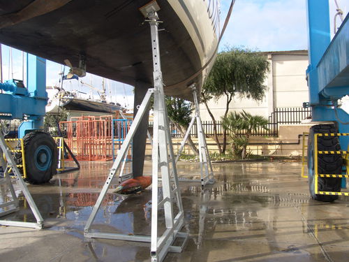 Cuna para barco a motor - CIR Ton.12 o Ton.15 o Ton.20 o Ton.30 o Ton.50 h. 14/22 - Naval Tecno Sud - para velero / inclinación regulable