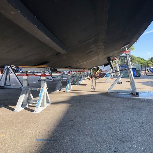Pie de puesta en dique para barco de motor - TAR2T 20 h. 08/12 - Naval Tecno Sud - ajustable / para quilla / galvanizado