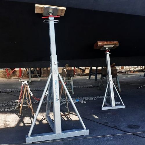 Cuna para barco de motor - CIF Ton.3 o Ton.5 h. 8/12 - Naval Tecno Sud - para velero / soporte de inclinación fija / de acero galvanizado