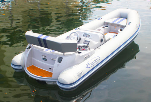 Embarcación neumática hidrojet - Sprinter F13 - Aquascan Inc - semirrígida / con consola central / 5 personas máx.