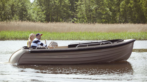 Runabout intraborda - Admiral 570 Lifestyle - Admiral Boats S.A. - eléctrico / con doble consola / 6 personas máx.