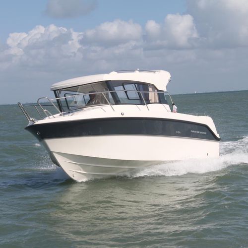 Barco de motor de pesca-paseo fueraborda - 660 Weekend - Parker Poland - con caseta de timón / 7 personas máx. / 6 personas máx.