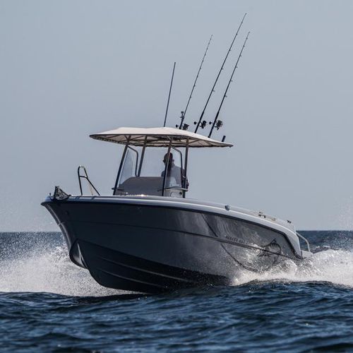 Barco open fueraborda - 660 Open - Parker Poland - con consola central / de pesca deportiva / 7 personas máx.