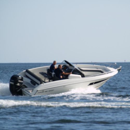 Barco open fueraborda - 690 - Parker Poland - con consola central / de deporte / 7 personas máx.