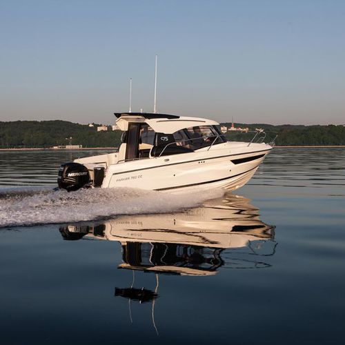 Cabin-cruiser fueraborda - 750  - Parker Poland - con hard-top / con cockpit cerrado / 7 personas máx.