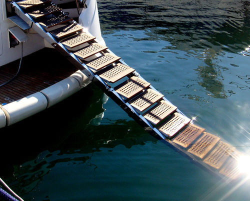 Pasarela de super-yates - APOLLON 4SL SPECIAL FOLDING - NV | SuperYacht Accessories - abatible / plegable / con mando a distancia