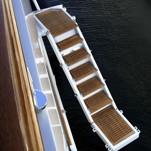 Escalera para barco - NV | SuperYacht Accessories - para yate / lateral / pivotante