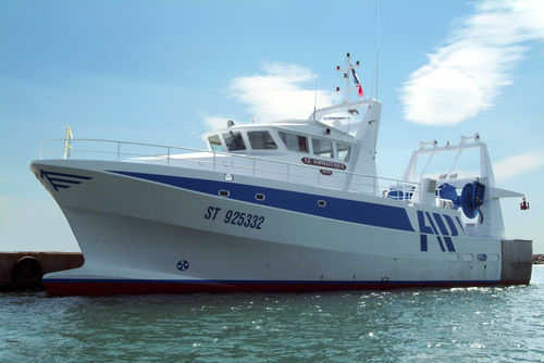 Buque de pesca arrastrero - LE SOPHISTIQUÉ - MARTINEZ CONSTRUCTIONS NAVALES - de poliéster