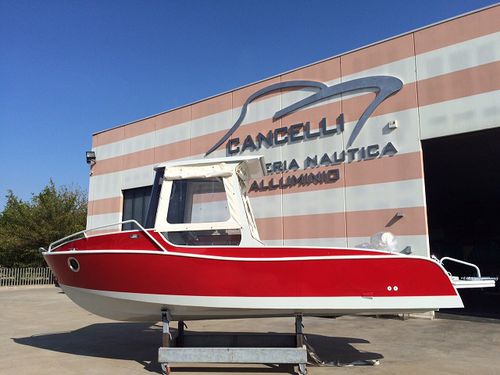 Barco de motor de pesca-paseo fueraborda - 700 MAX - NAUTICA CANCELLI CESARE - con caseta de timón / de aluminio / con solárium