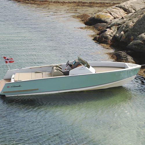 Barco open intraborda - SUPER UTILITY 23 - Cormate - con consola lateral / 7 personas máx. / con camarote