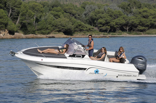 Walkaround fueraborda - 700 Sun - Pacific Craft - con doble consola / 7 personas máx. / con camarote
