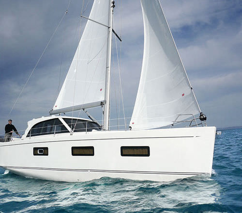 Velero de crucero - 42 - ALBATROSS YACHTS - con fly cerrado / con bauprés