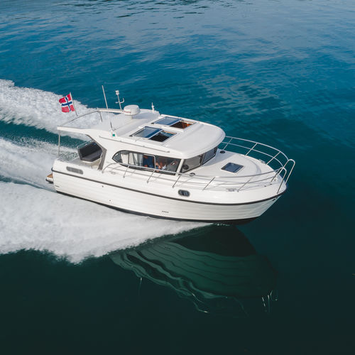 Cabin-cruiser intraborda - 930 - Viknes - con hard-top / con caseta de timón / 8 personas máx.