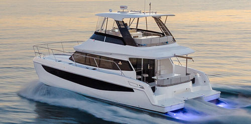 Barco cabinado catamarán - 42  - AQUILA POWER CATAMARANS - intraborda / bimotor / con fly