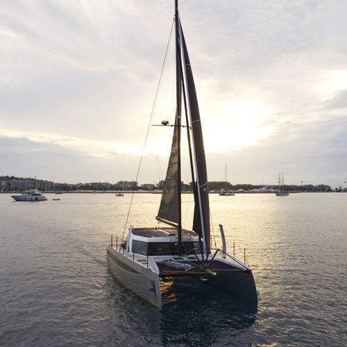 Catamarán - 44 - HH CATAMARANS - de crucero / con 4 camarotes / con deck saloon