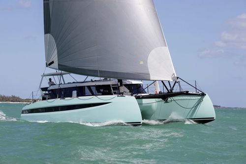 Yate de vela de carbono - 50 - HH CATAMARANS - catamarán / de regata y crucero / con 3 camarotes