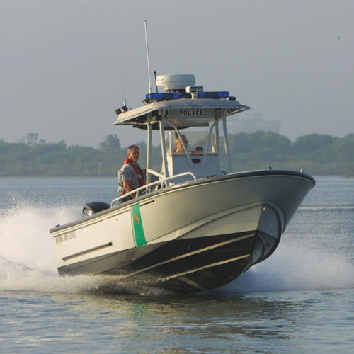 Barco profesional barco de vigilancia - 250 JUSTICE - Brunswick Commercial and Government Products - fueraborda