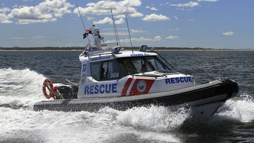 Embarcación neumática fueraborda - Fluid Watercraft - bimotor / semirrígida / con cockpit cerrado