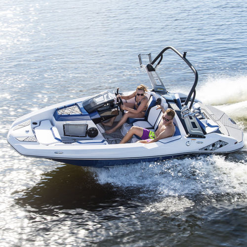 Runabout intraborda - 165 ID - Scarab/Rec Boat Holdings - bow-rider / 5 personas máx. / con solárium