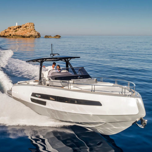 Barco cabinado intraborda - GT370 - Invictus Yacht - bimotor / open / con consola central