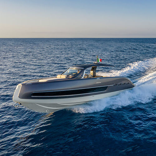Barco cabinado intraborda - TT460 - Invictus Yacht - bimotor / open / 14 personas máx.