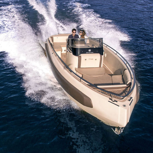 Barco open intraborda - TT280 - Invictus Yacht - diésel / con consola central / 8 personas máx.
