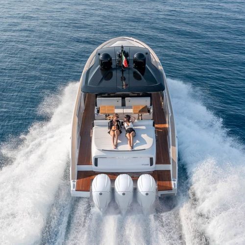 Barco cabinado fueraborda - TT420S - Invictus Yacht - trimotor / soft-top / de chárter