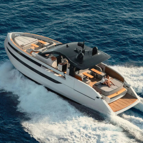 Yate a motor de crucero - TT550 - Invictus Yacht - de chárter / open / con hard-top