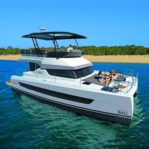 Barco cabinado catamarán - CATSPACE MY - BALI CATAMARANS  - intraborda / bimotor / con fly
