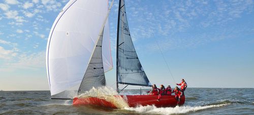 Velero de quilla deportivo - 31R - Fareast Boats - monotipo / de carbono / con bauprés