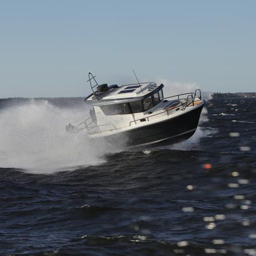 Cabin-cruiser intraborda - 25  - SARGO BOATS / Sarins Batar Oy Ab - con hard-top / con 2 camarotes / con 4 literas