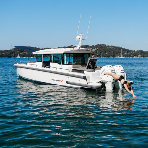 Barco cabinado fueraborda - 37 XC CROSS - Axopar Boats Oy - bimotor / con caseta de timón / crossover