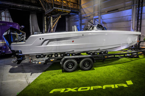 Barco open fueraborda - 22 Spyder - Axopar Boats Oy - con consola central / 7 personas máx. / con solárium